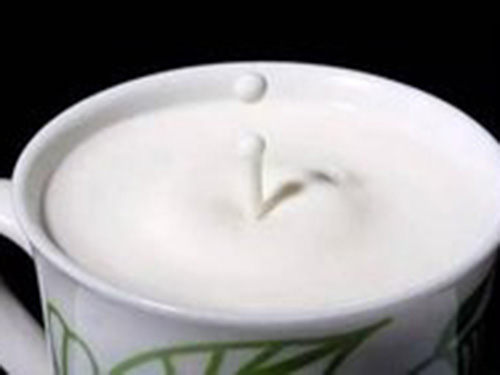 生牛乳和脱脂乳粉哪个好