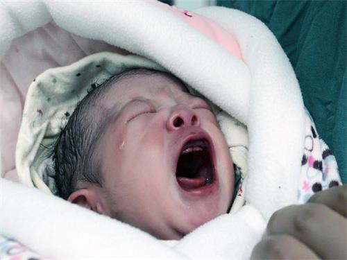 如何护理新生婴儿脐带