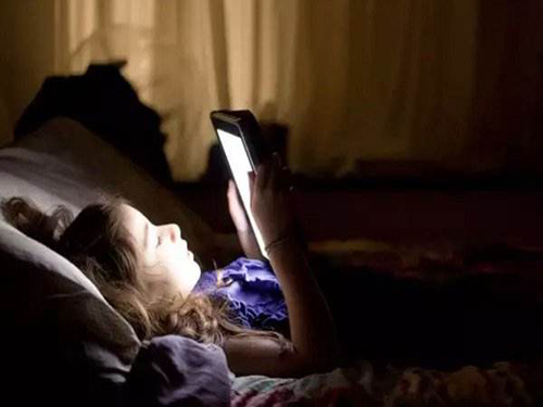 25岁才用眼霜就晚了,ARR修护眼霜平价又好用,抗蓝光强到爆