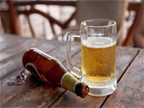晚上喝啤酒会发胖???