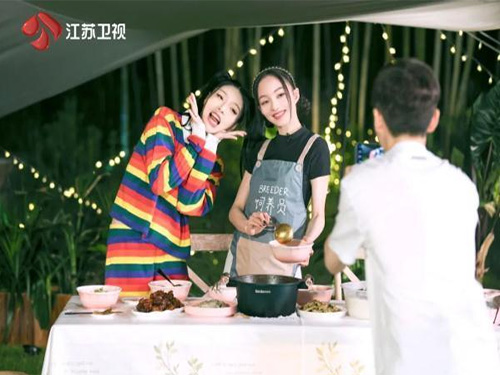 就要看美女贴贴！仙格丽为《阳光姐妹淘》注入“靓”丽“膜”法